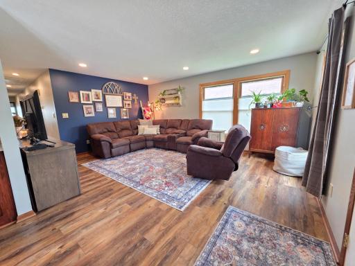 330 9th Street NW, Plainview, MN 55964
