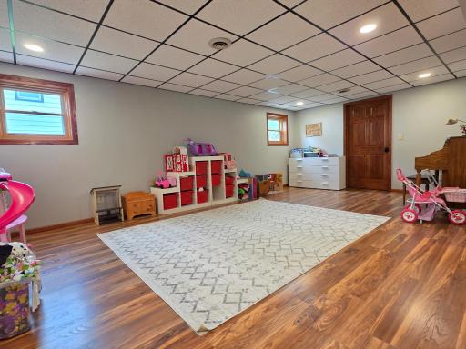 330 9th Street NW, Plainview, MN 55964