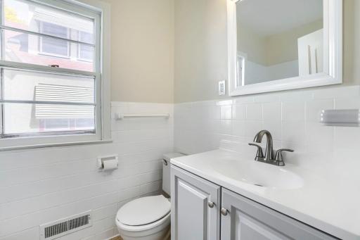 3841 29th ave s - Web Quality - 018 - 18 Primary Bathroom.jpg
