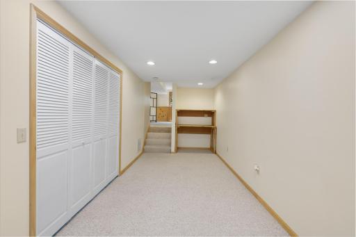 1001 Forest Glen Court, Burnsville, MN 55337