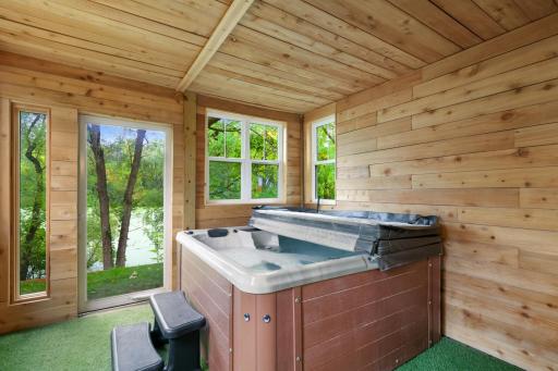 1001 Forest Glen Court, Burnsville, MN 55337