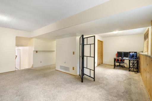1001 Forest Glen Court, Burnsville, MN 55337