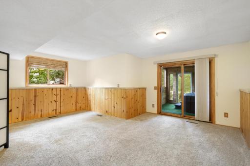 1001 Forest Glen Court, Burnsville, MN 55337