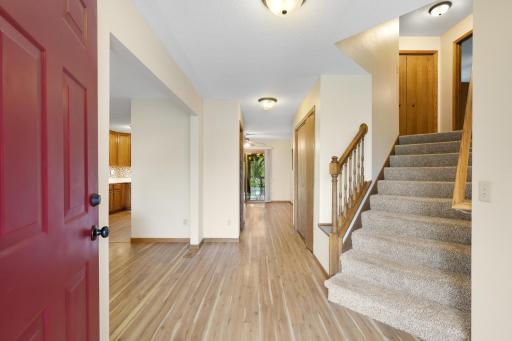 1001 Forest Glen Court, Burnsville, MN 55337