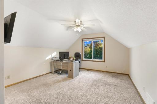 1001 Forest Glen Court, Burnsville, MN 55337