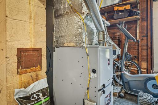205 W South Ave, Chippewa Falls, WI 871.jpg