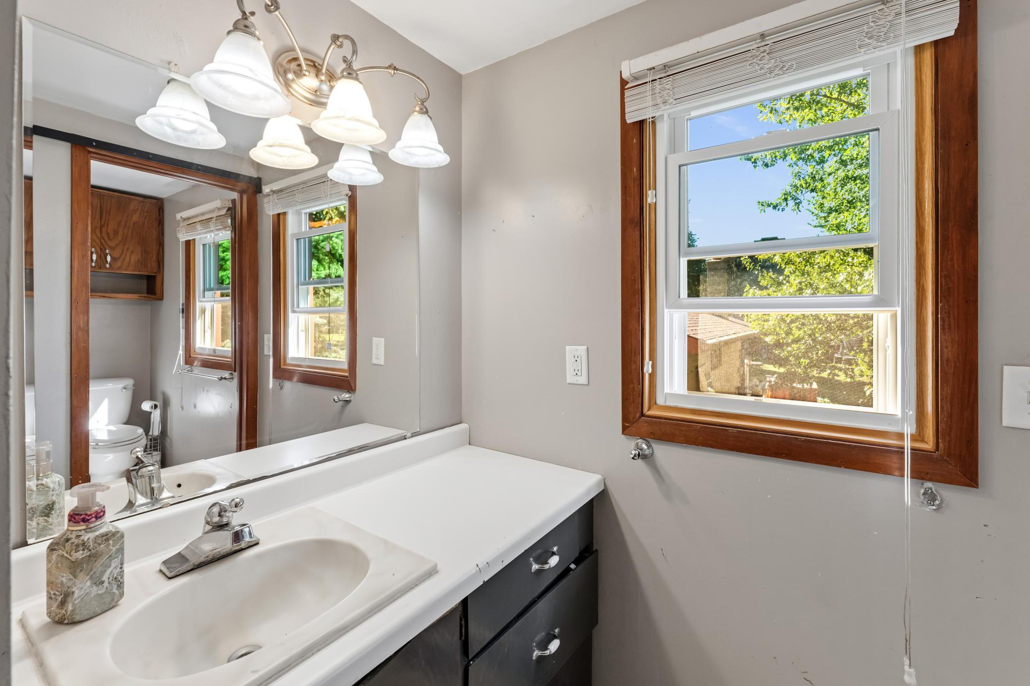 524 S Marshall St Caledonia MN (10).jpg