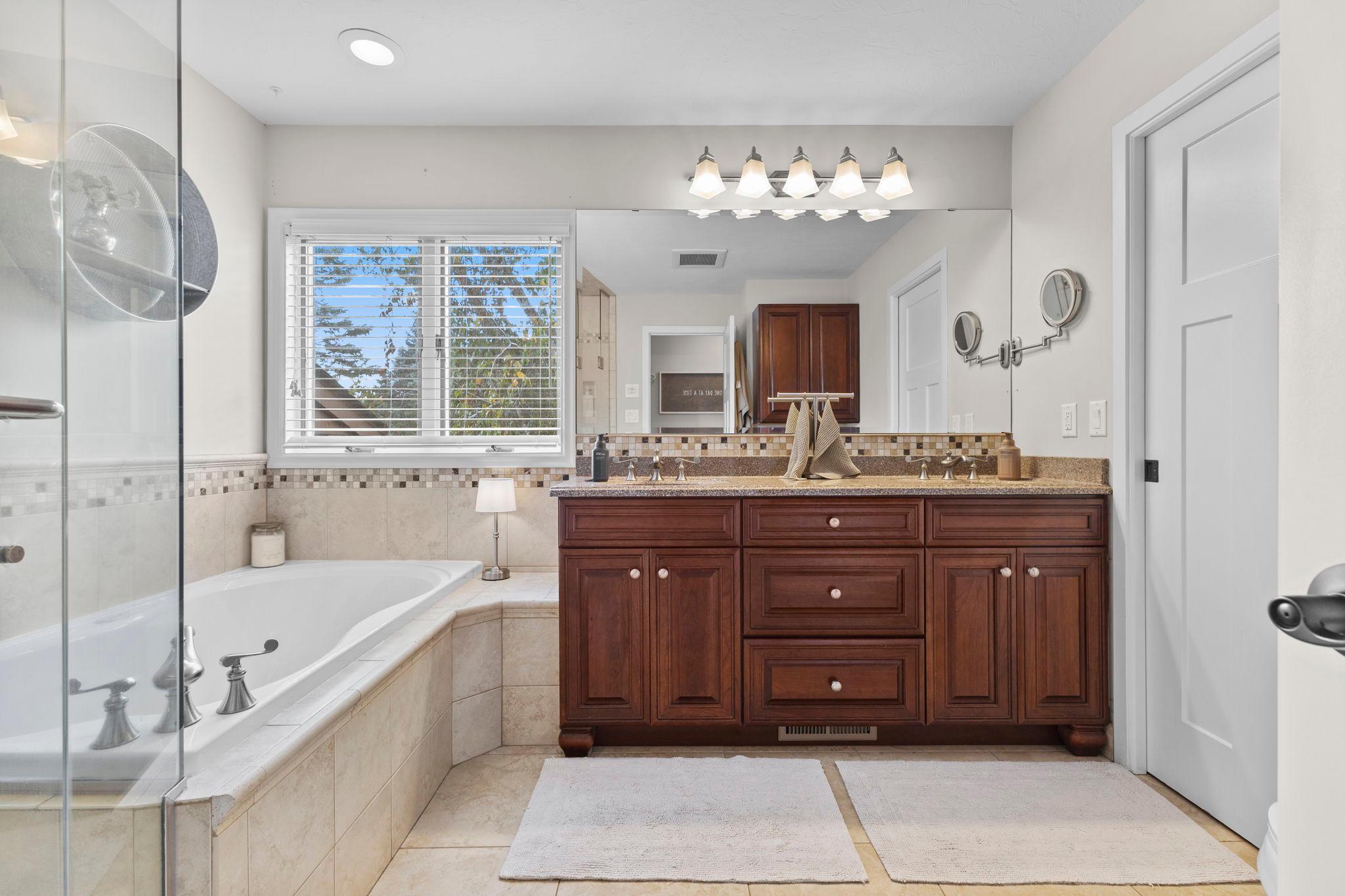 Vivid Spaces_655 Hillside Rd_031.jpg