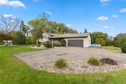 655 Hillside Road SE, New Prague, MN 56071