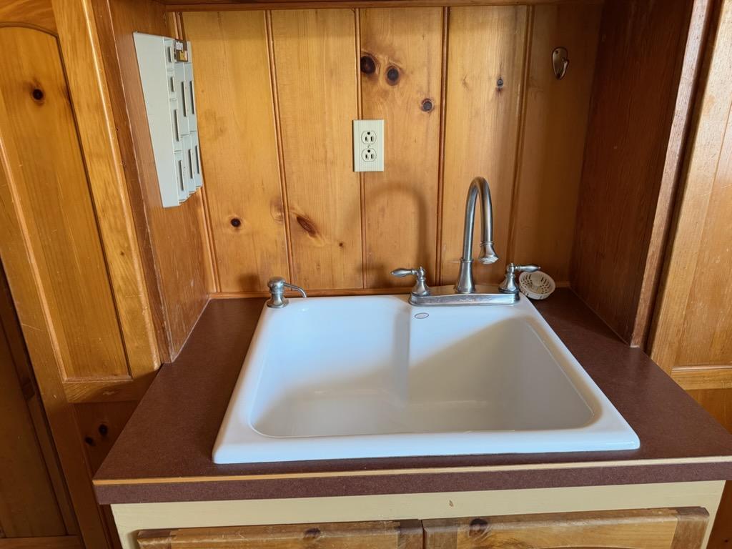 Sink in mudroom