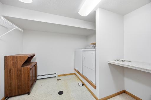 90 Cedar Avenue N, Fargo, ND 58102