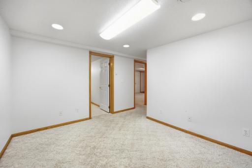 90 Cedar Avenue N, Fargo, ND 58102