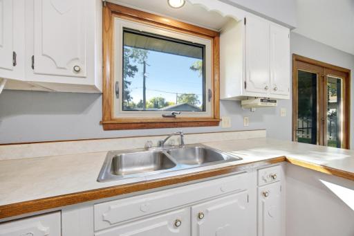 90 Cedar Avenue N, Fargo, ND 58102