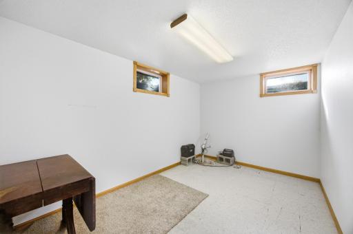 90 Cedar Avenue N, Fargo, ND 58102