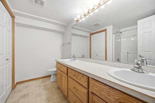 90 Cedar Avenue N, Fargo, ND 58102