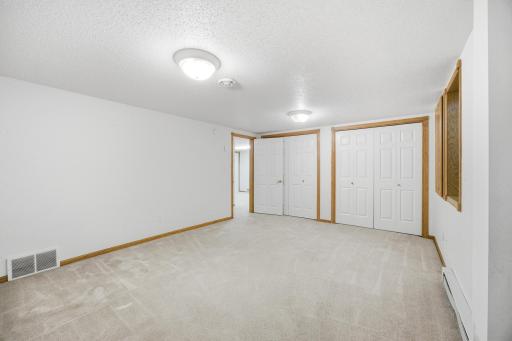 90 Cedar Avenue N, Fargo, ND 58102
