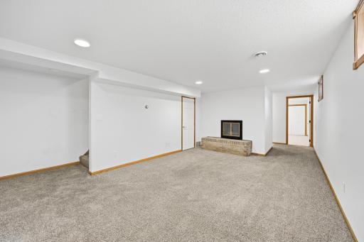 90 Cedar Avenue N, Fargo, ND 58102