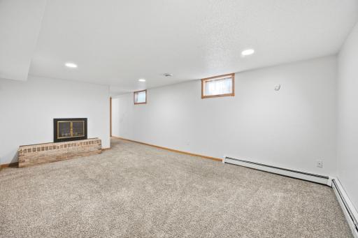90 Cedar Avenue N, Fargo, ND 58102