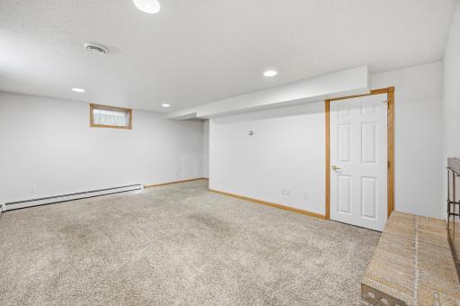 90 Cedar Avenue N, Fargo, ND 58102