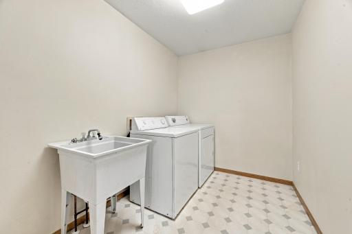 1014 Sommerset Drive, West Fargo, ND 58078