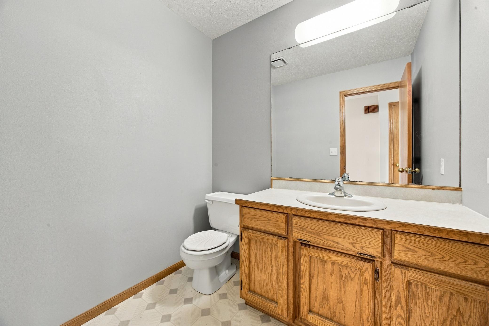 Main level bath