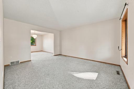 1014 Sommerset Drive, West Fargo, ND 58078