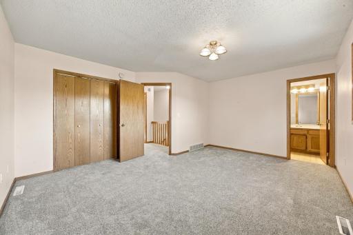 1014 Sommerset Drive, West Fargo, ND 58078