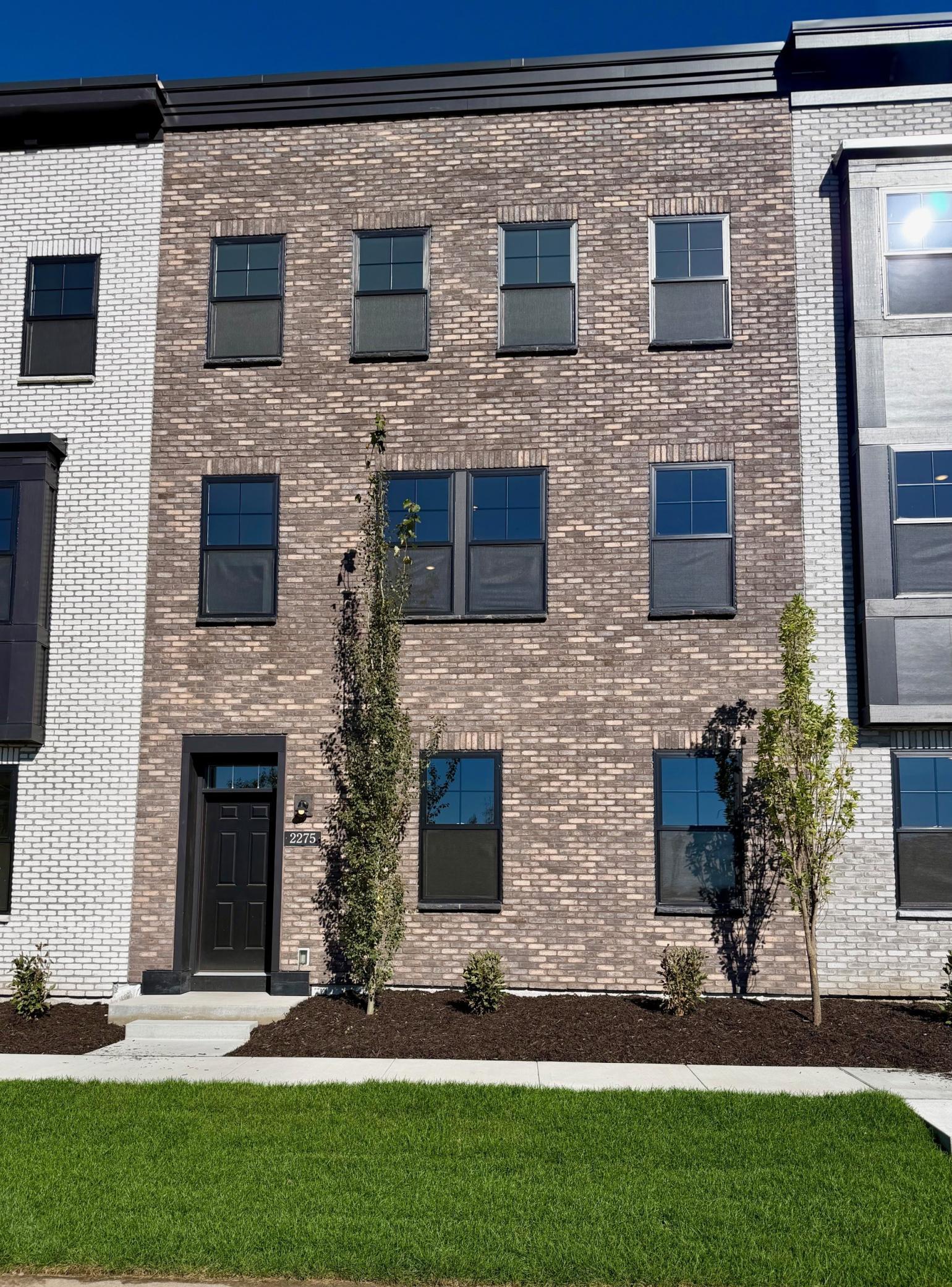 Highland Bridge offers a fresh take on city life—all while keeping the timeless landmarks and charm of Minnesota’s capital close at hand. Home is ready for quick move-in!