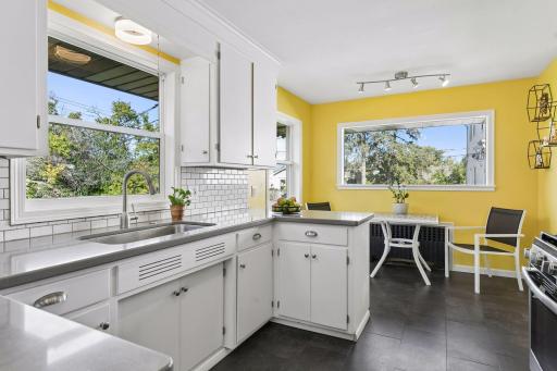 909 Manomin Avenue - Spacecrafting - 0014.jpg