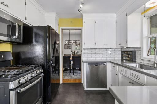 909 Manomin Avenue - Spacecrafting - 0016.jpg