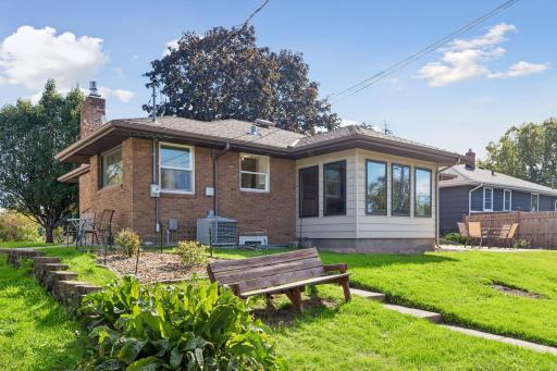 909 Manomin Avenue - Spacecrafting - 0038.jpg