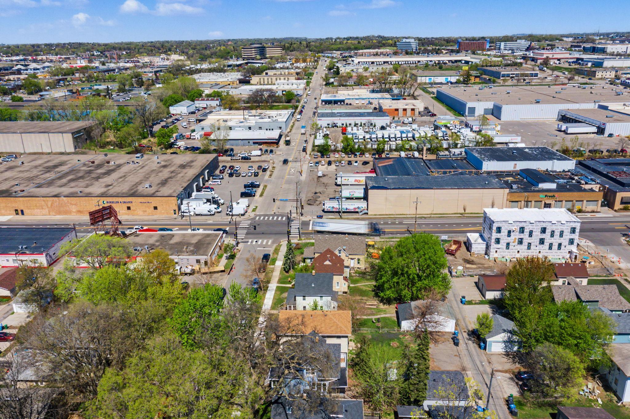 41-web-or-mls-1094_25th_Avenue_Southeast_03_print.jpg