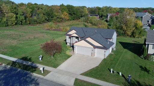 929 Farmers Ridge Trail, Belle Plaine, MN 56011