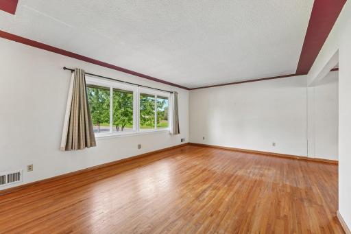 585 9th Street N, Bayport, MN 55003