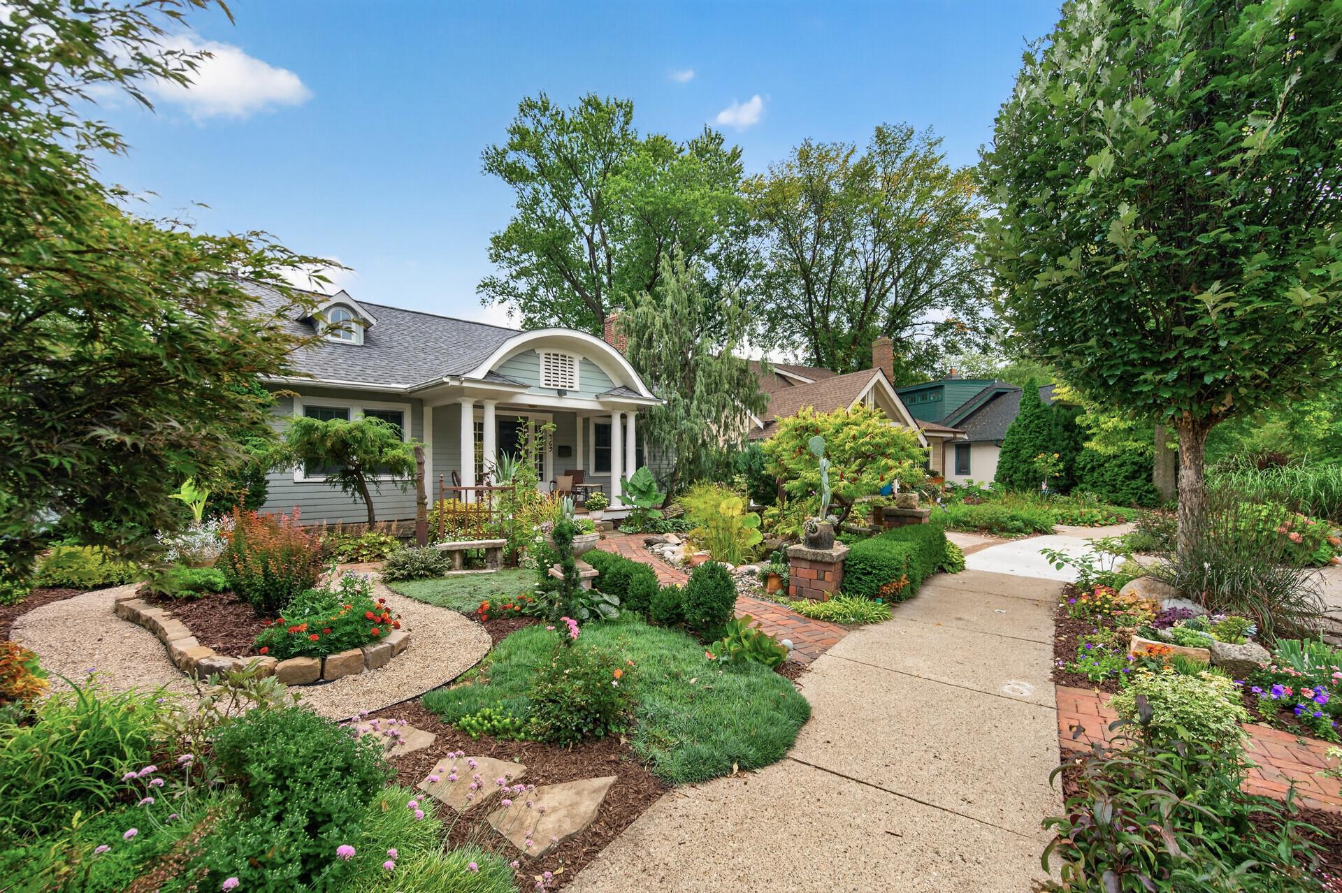 A truly remarkable urban garden setting.
