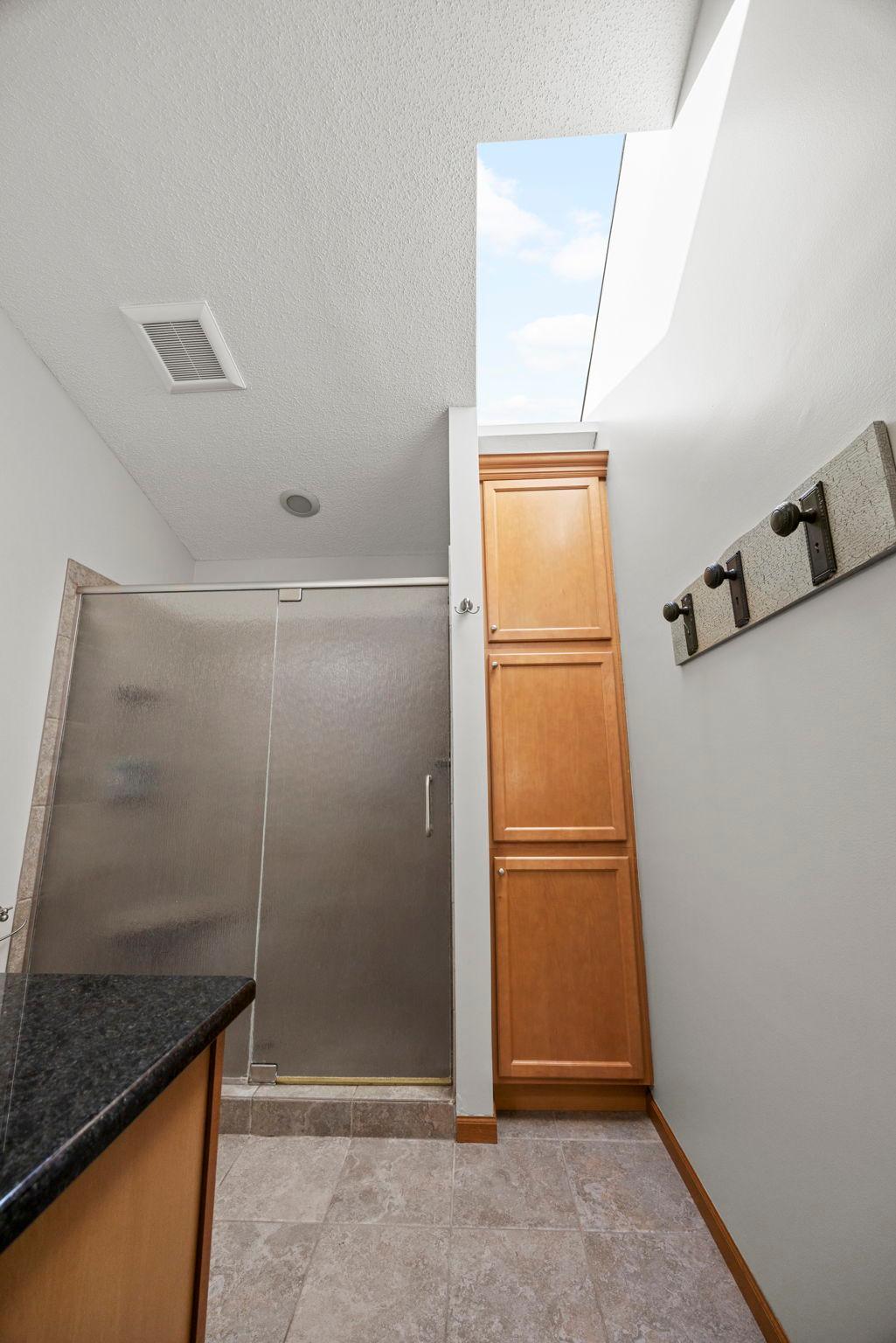 37-web-or-mls-1762 Drake Dr-129.jpg