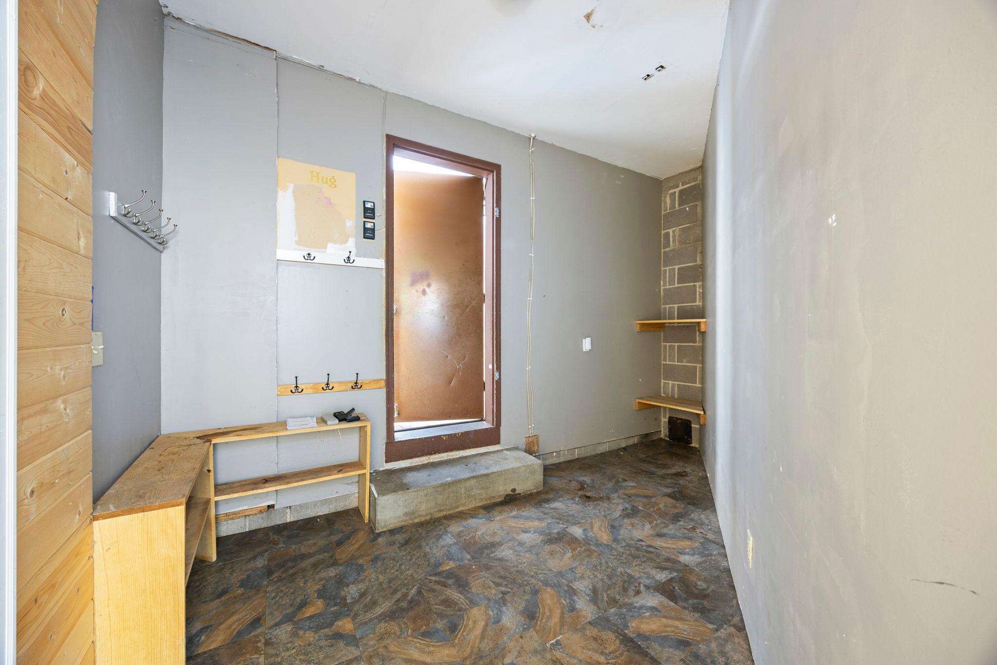 56-web-or-mls-1762 Drake Dr-215.jpg