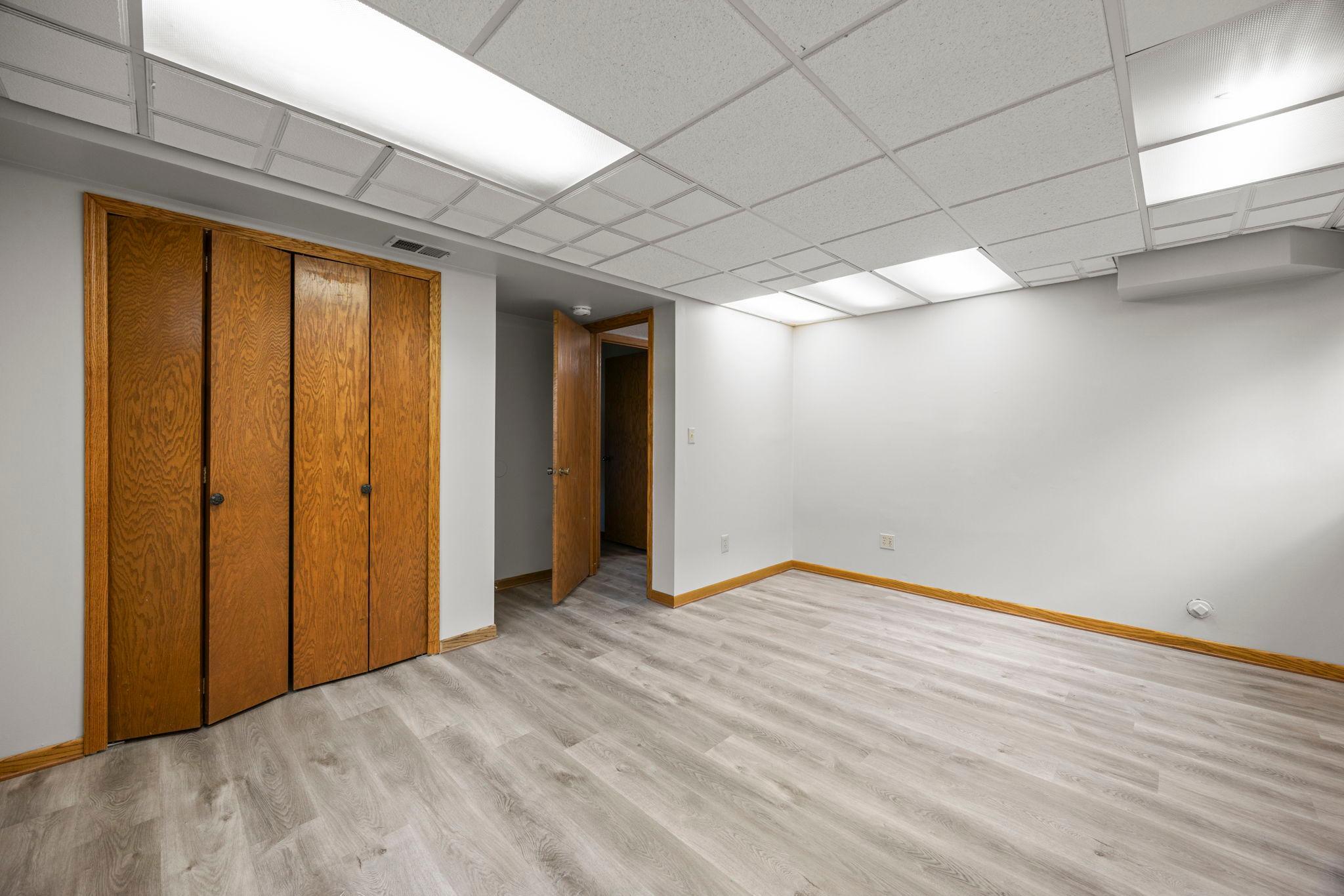 51-web-or-mls-1762 Drake Dr-289.jpg