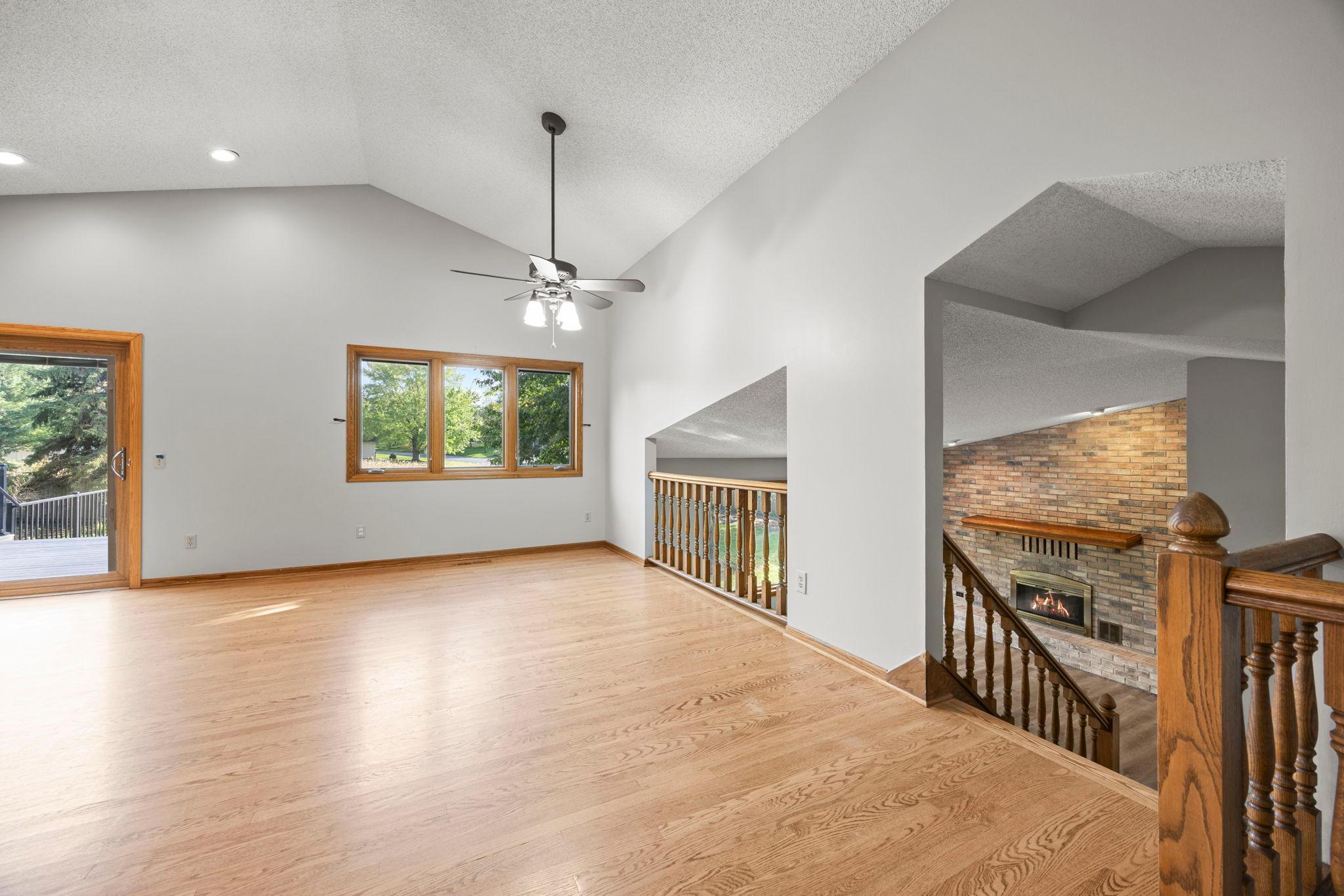 18-web-or-mls-1762 Drake Dr-34.jpg