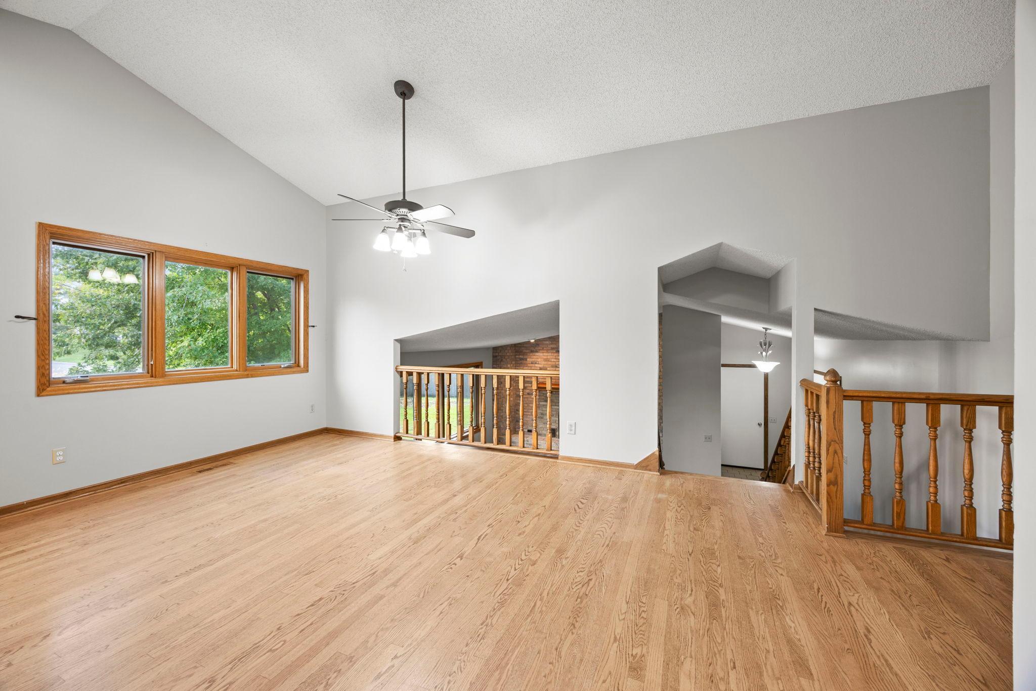 20-web-or-mls-1762 Drake Dr-44.jpg