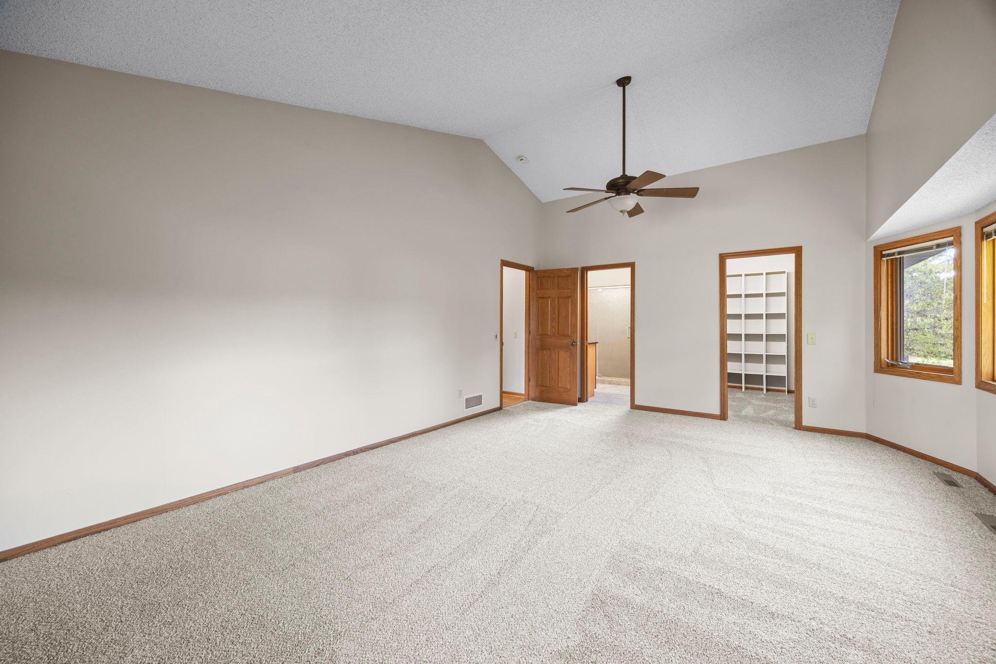 32-web-or-mls-1762 Drake Dr-104.jpg