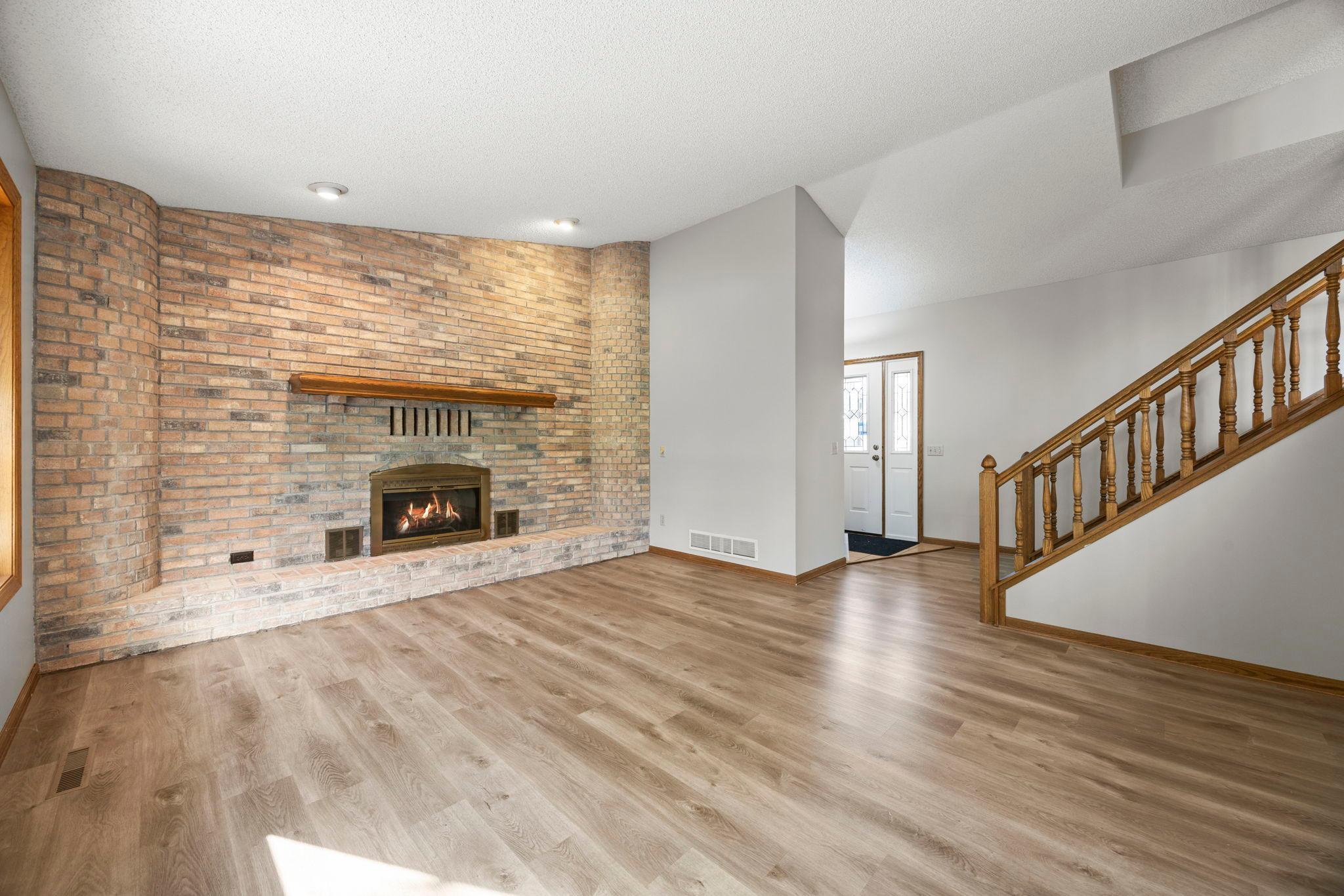 14-web-or-mls-1762 Drake Dr-14.jpg