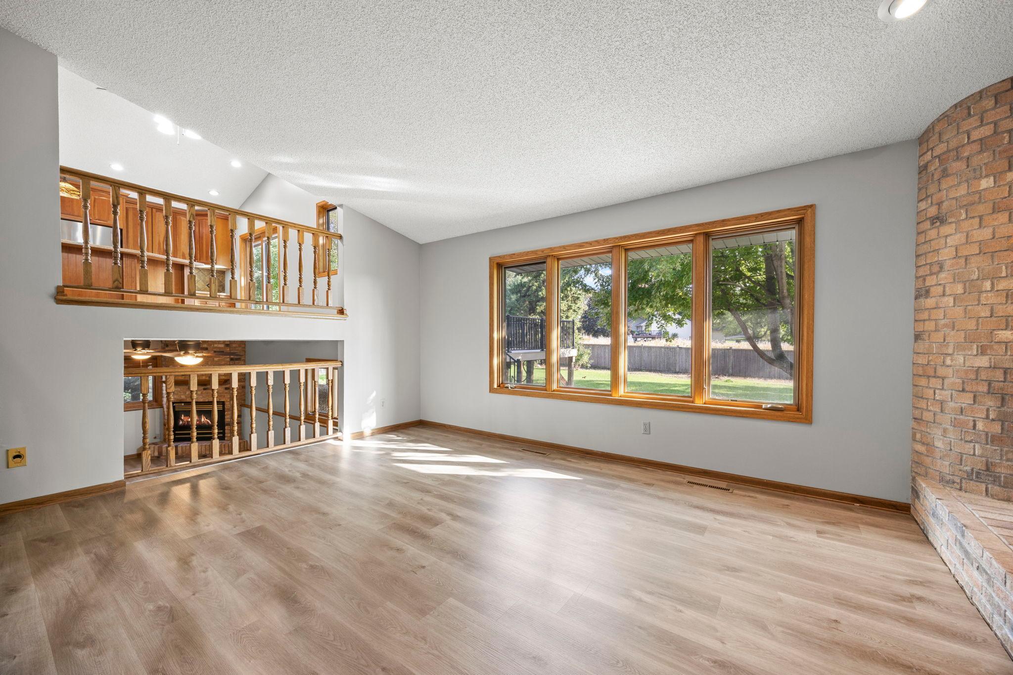 16-web-or-mls-1762 Drake Dr-24.jpg