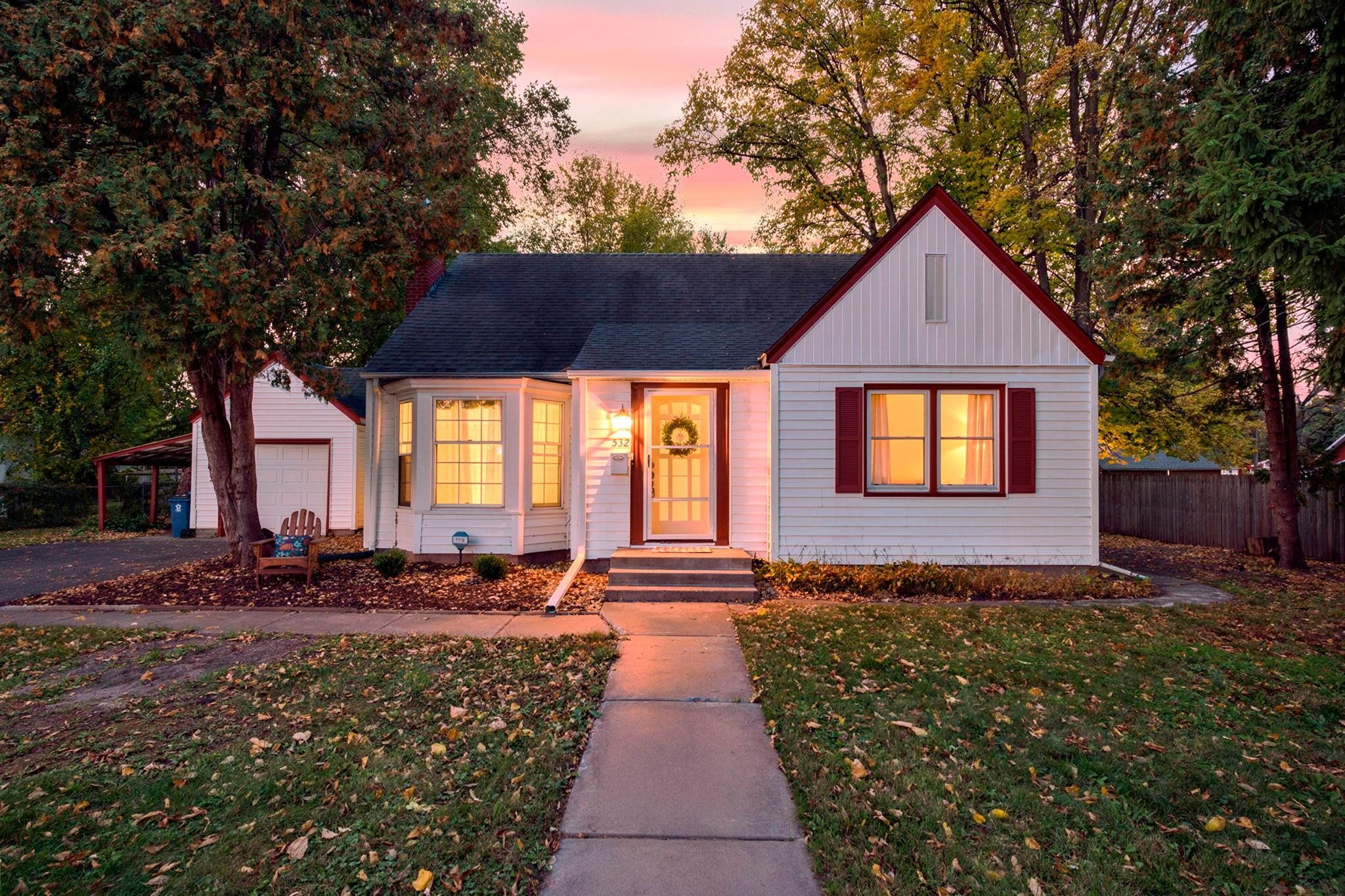 Property photo for 532 W Broadway Avenue, Forest Lake, MN 55025