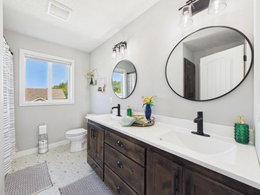 38377 Hunters Ridge Trail, North Branch, MN 55056