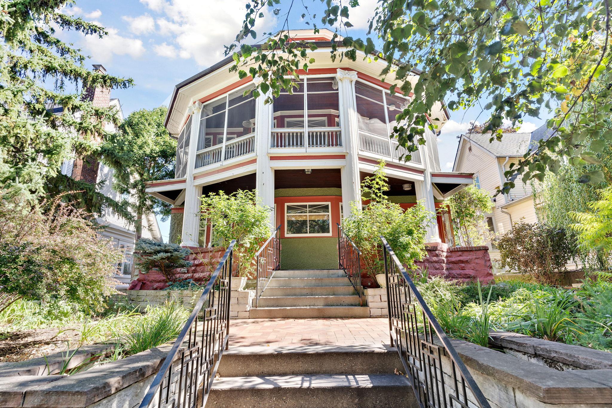 Property photo for 3013 James Avenue S, Minneapolis, MN 55408