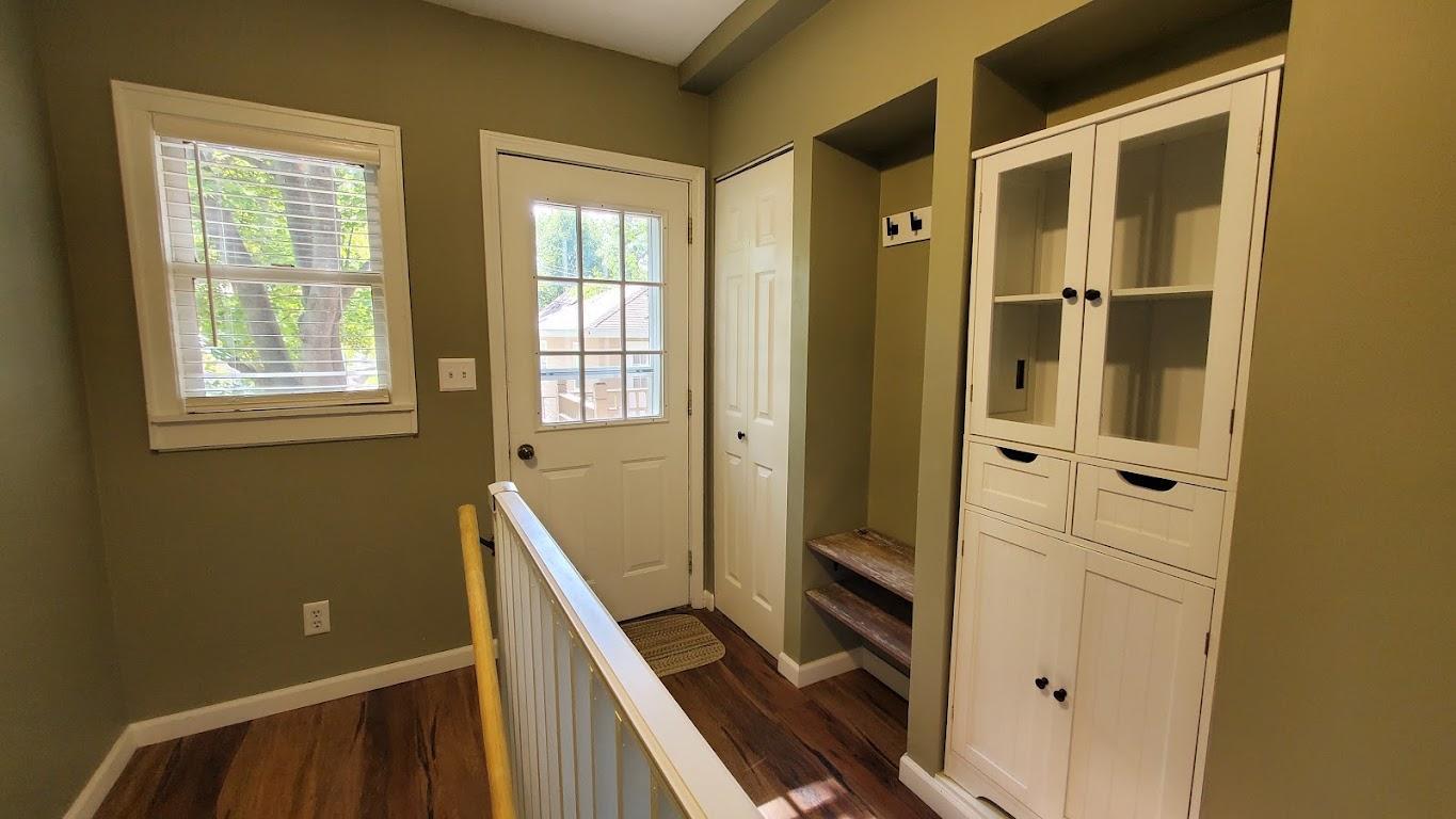 Rear entry way
