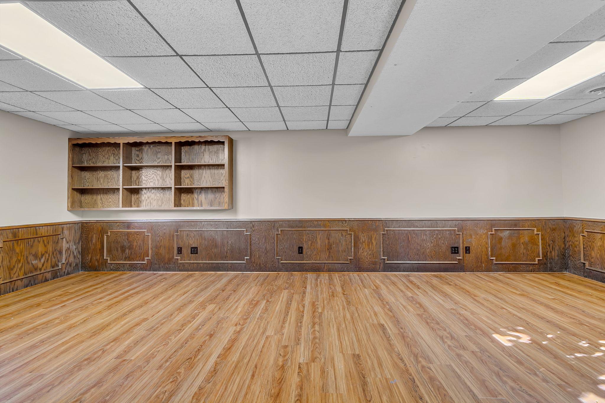 Huge 4th bedroom or home gym space!