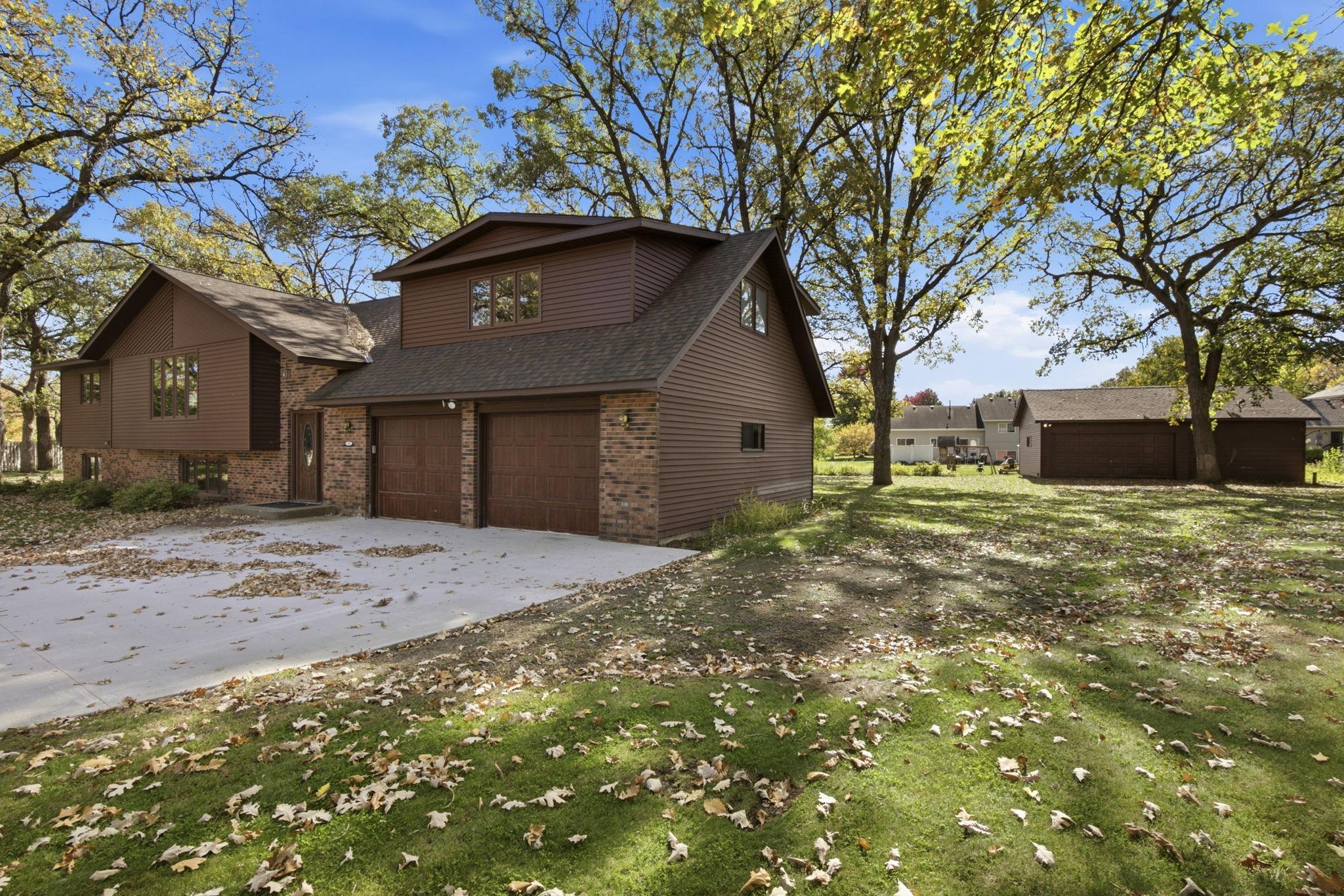 504 Greenview Ct offers a 4Bed 3Bath with sheetrocked double attached garage and an additional HEATED double detached!