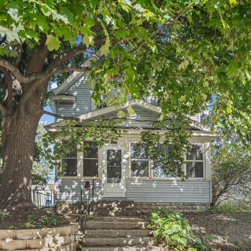 1227 Thomas Avenue, Saint Paul, MN 55104